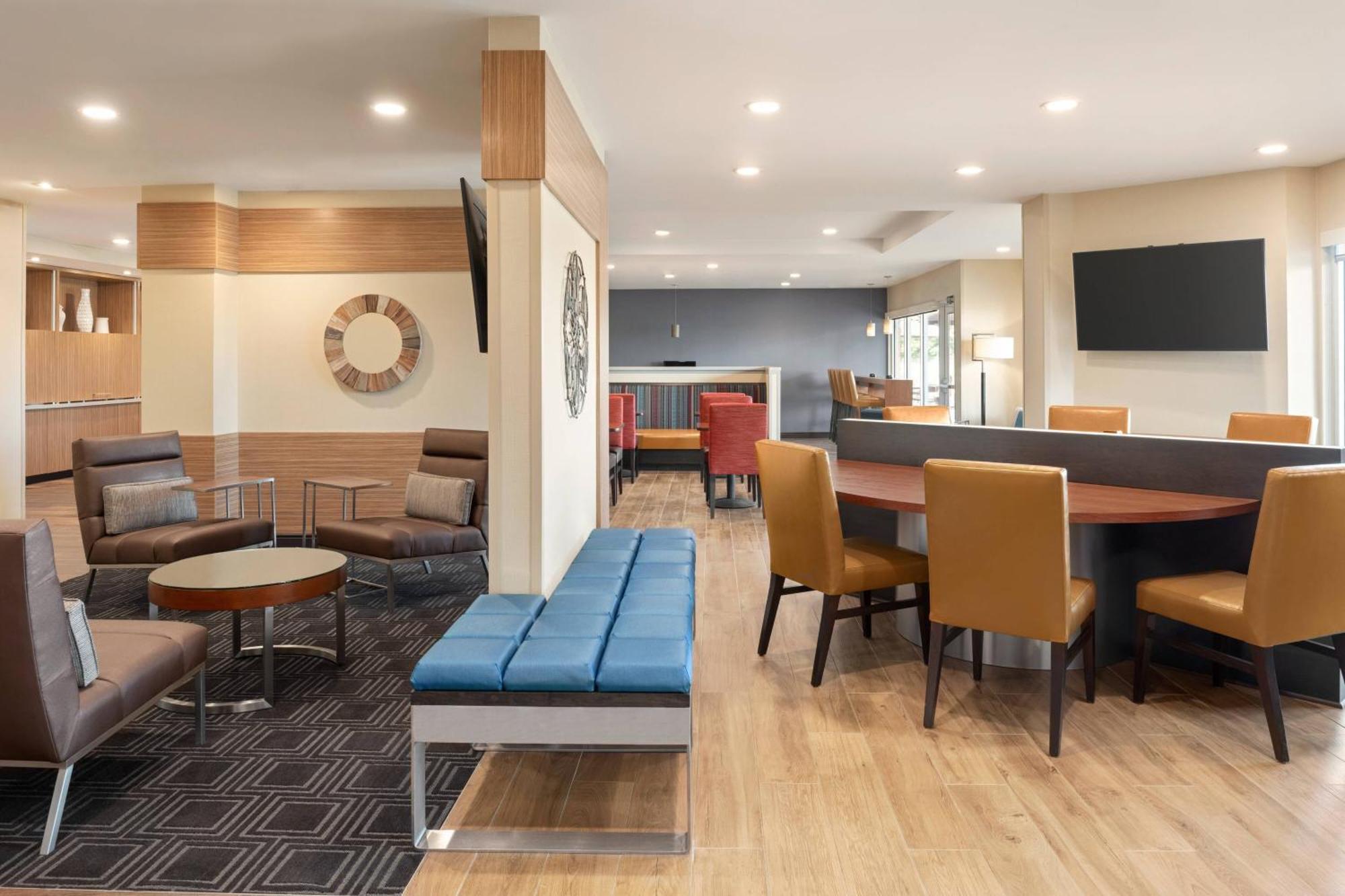 Towneplace Suites By Marriott Janesville Exterior photo