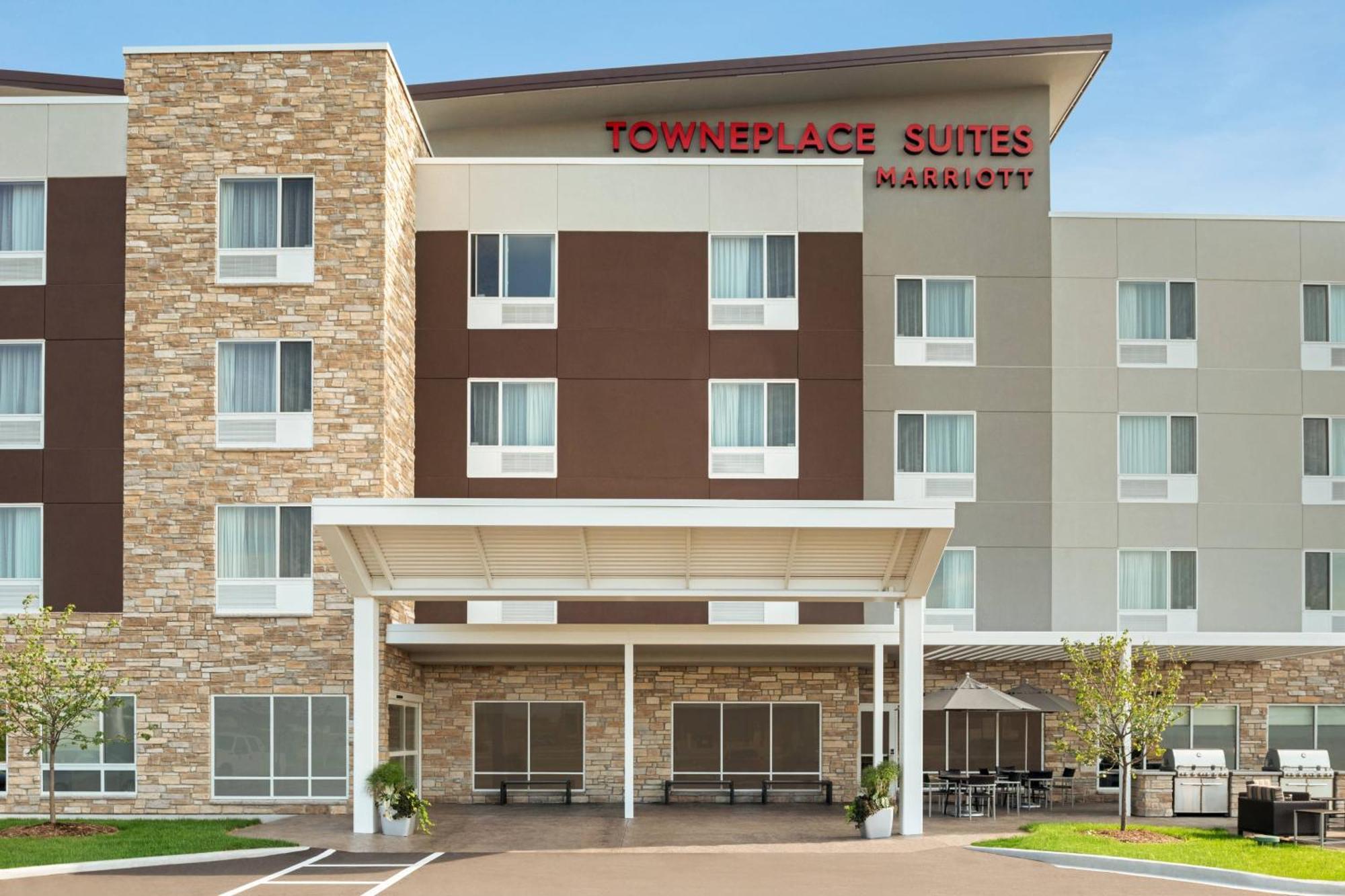 Towneplace Suites By Marriott Janesville Exterior photo