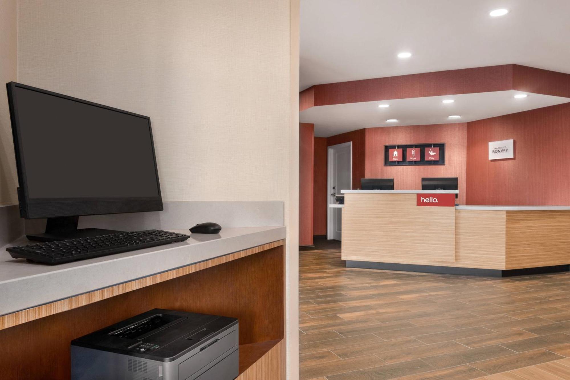 Towneplace Suites By Marriott Janesville Exterior photo