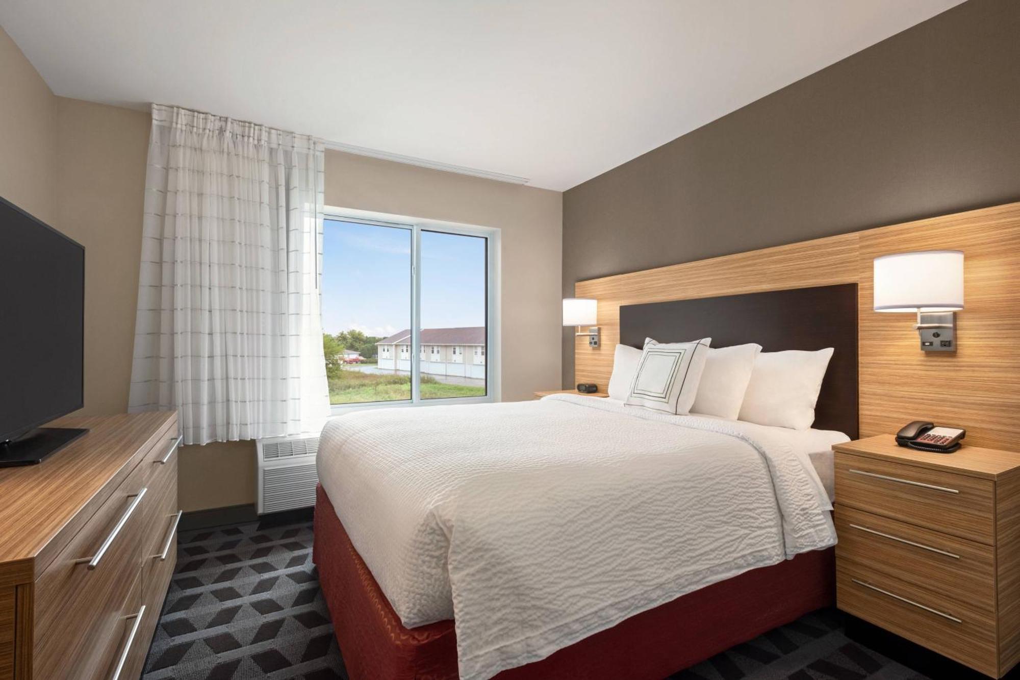Towneplace Suites By Marriott Janesville Exterior photo