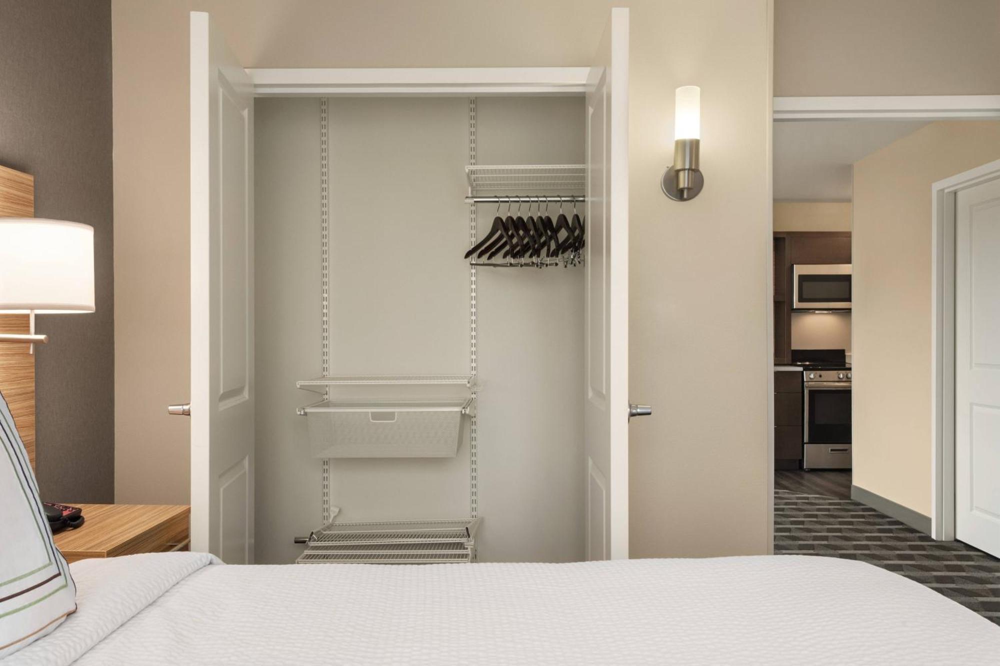 Towneplace Suites By Marriott Janesville Exterior photo